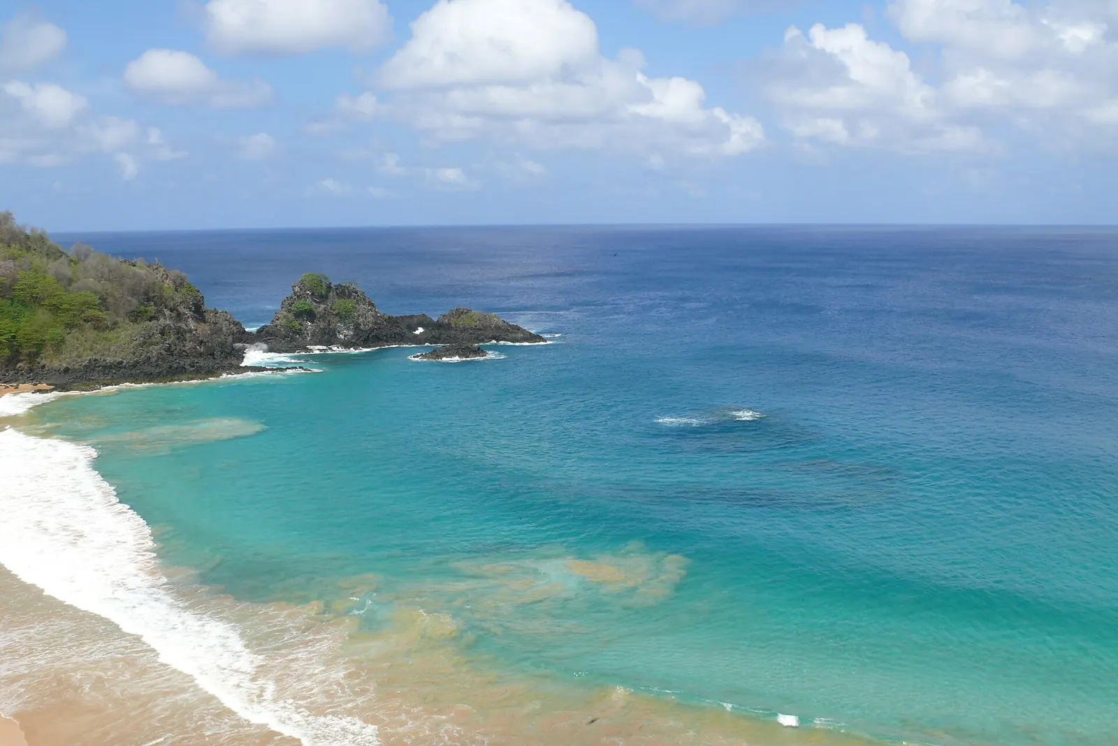 15 Praias Paradisíacas do Brasil que Você Precisa Conhecer em 2026
