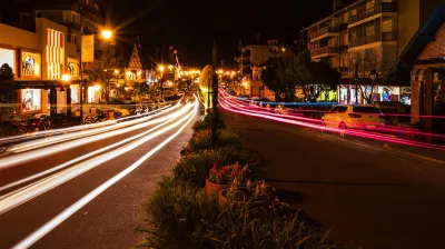 Centro de Gramado à noite (RS)